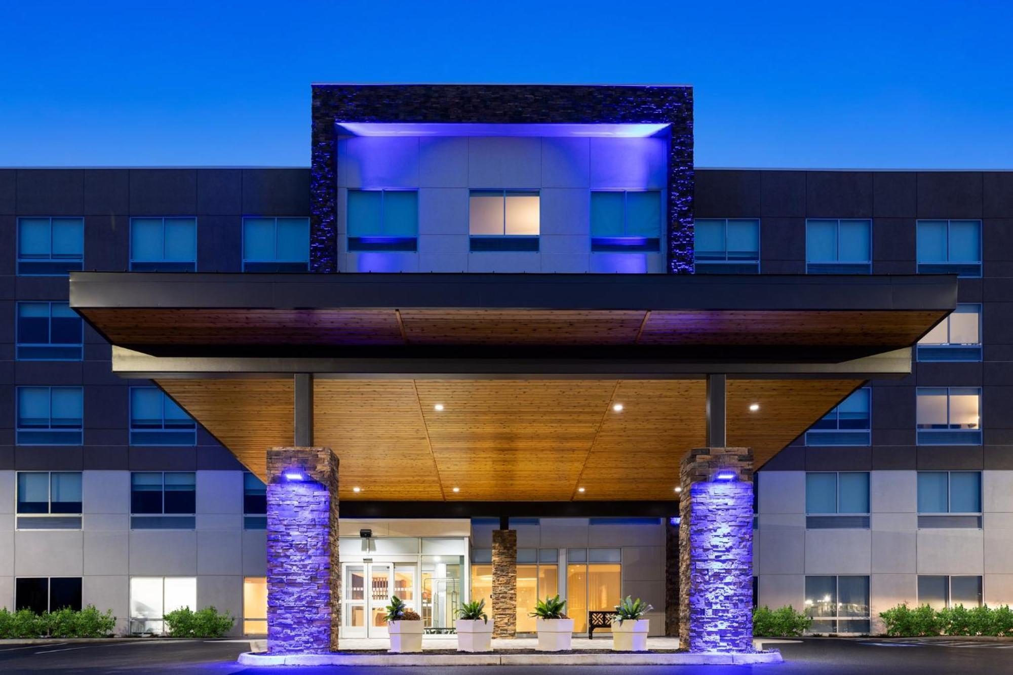 Holiday Inn Express & Suites Waynesboro East Eksteriør billede